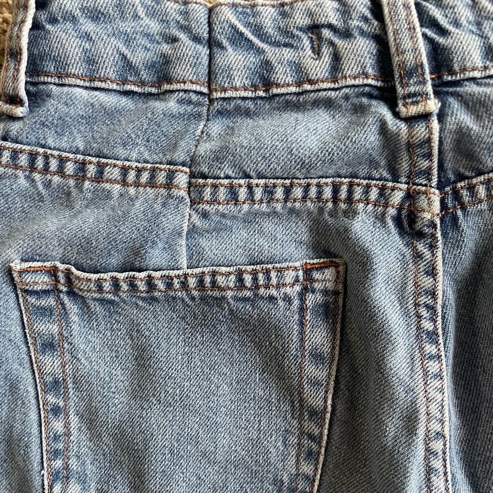 Mom Jeans - Picture 3 of 6